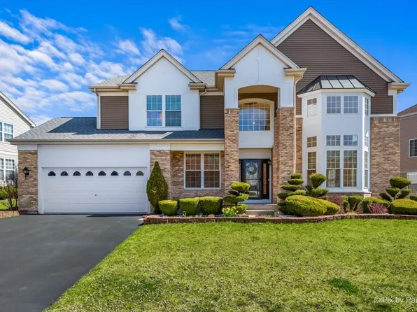 2775 Davenport Dr, West Chicago, IL 60185