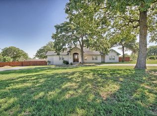 1240 Hillside Oaks Dr, La Vernia, TX 78121