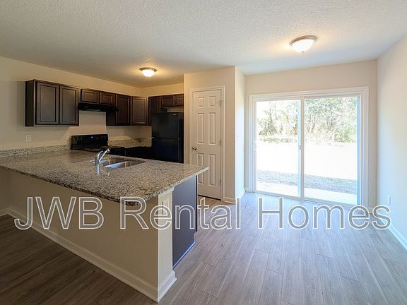 3rd image of 4407 Melissa Ct W
