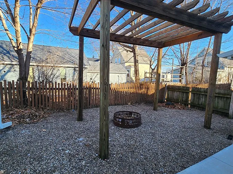 702 E 1st St — Photo 23