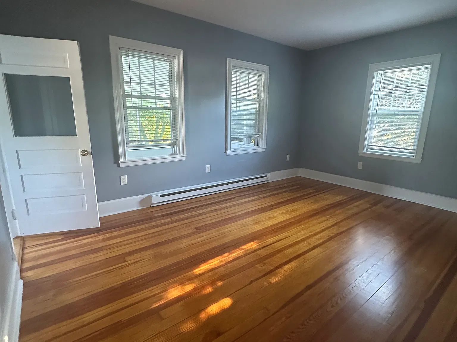 3 bed, 1000 sqft, $3,000 — Photo 4