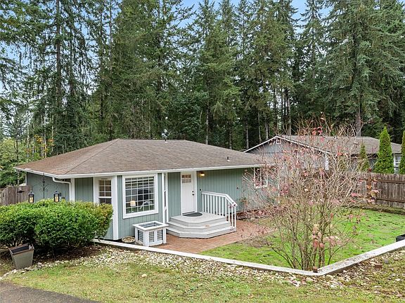 2nd image of 140 NE Briggadun Drive