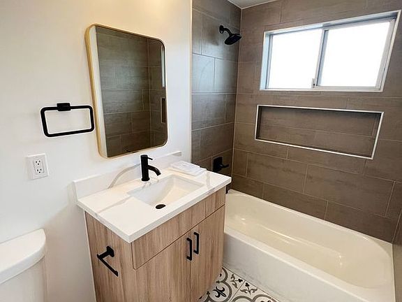5th image of 102 N Holliston Ave #9