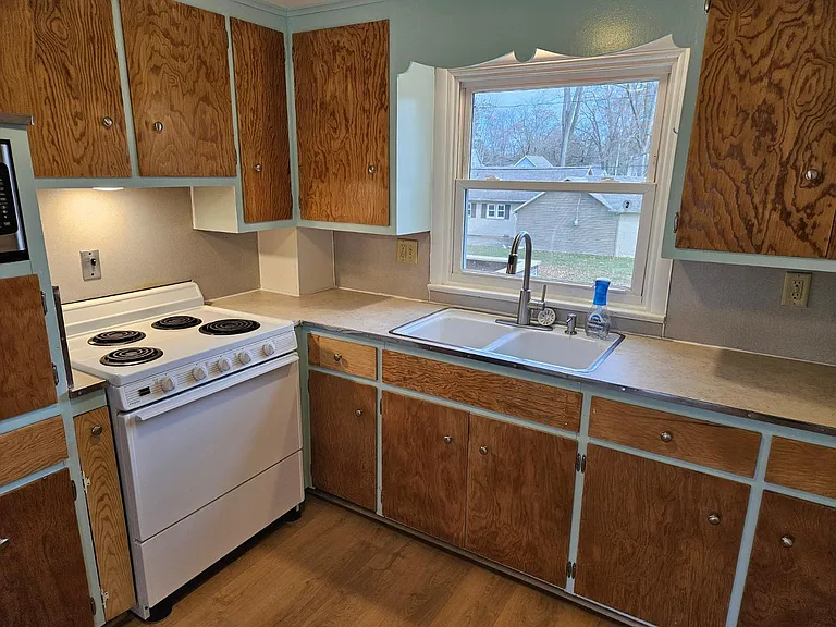 727 Dayton Ave — Photo 7