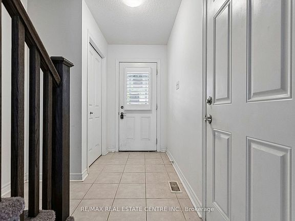 5th image of 30 Oldfield Dr