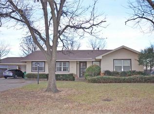 1210 E Commerce St, Henrietta, TX 76365