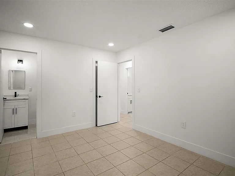 14884 SW 35th Cir — Photo 15