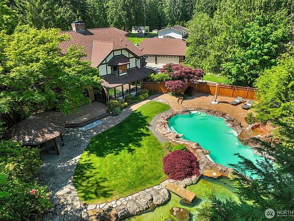 3rd image of 5204 178th Avenue E