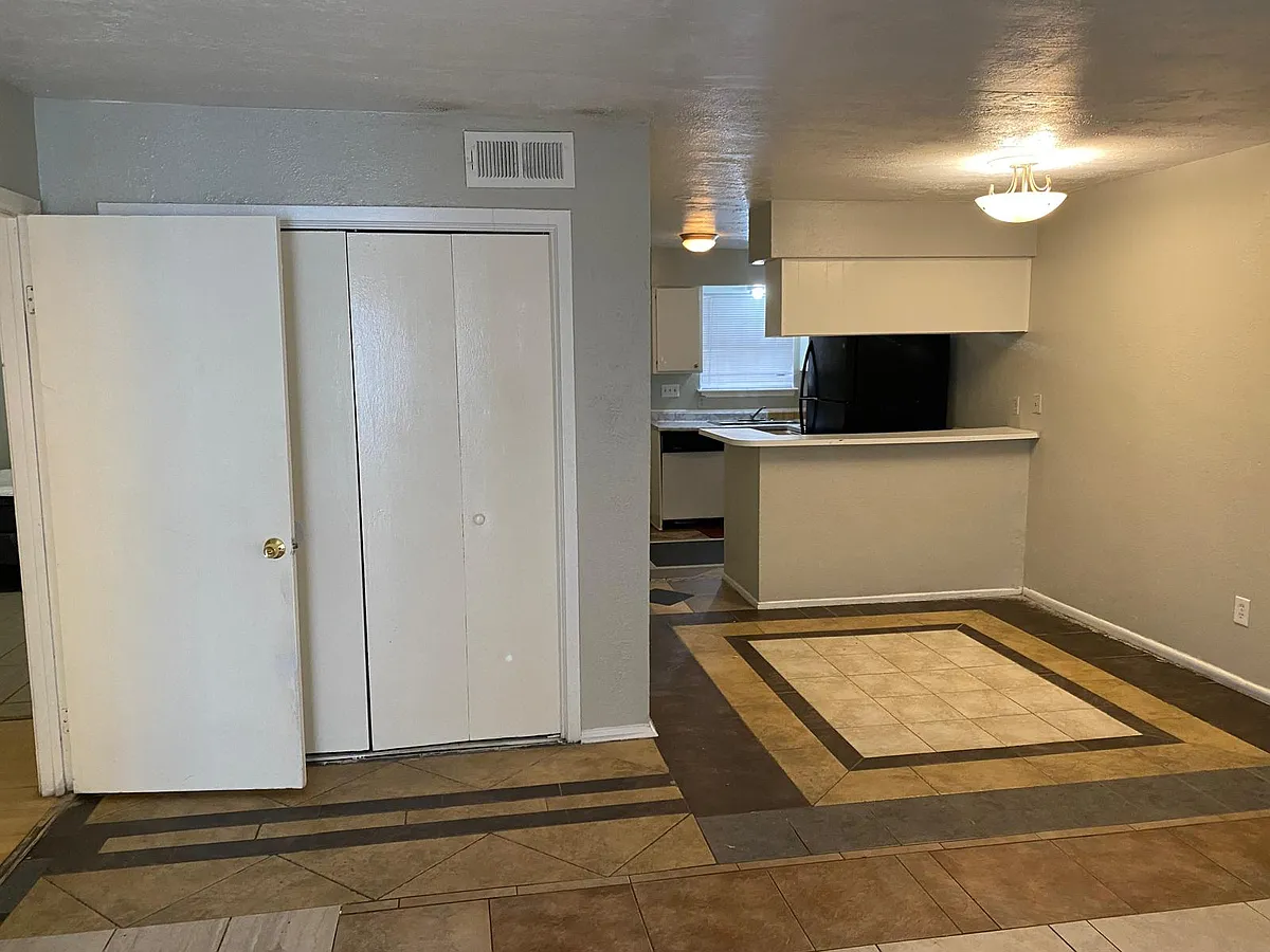 Building Photo - 6305 Westward St #189