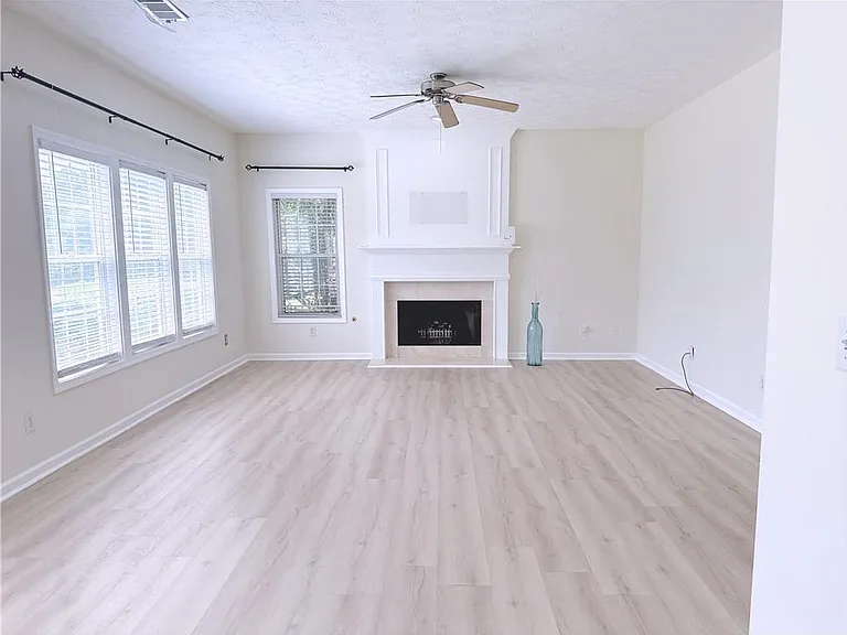 3361 Shallowford Green Dr — Photo 9
