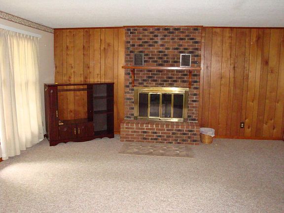 4th image of 224 Hemlock Ln