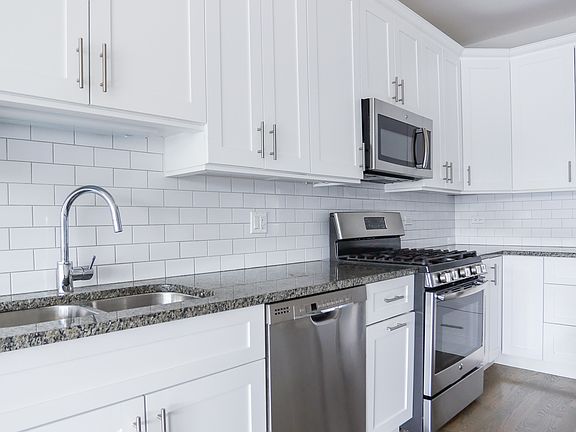 2nd image of 4351 N Lincoln Ave #4