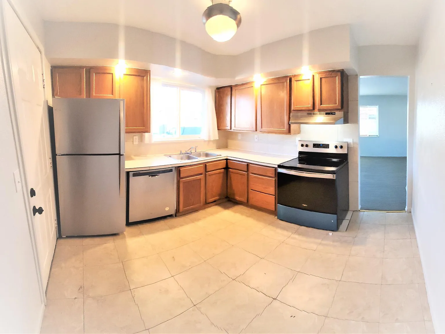 2 bed, 650 sqft, $1,730 — Photo 2