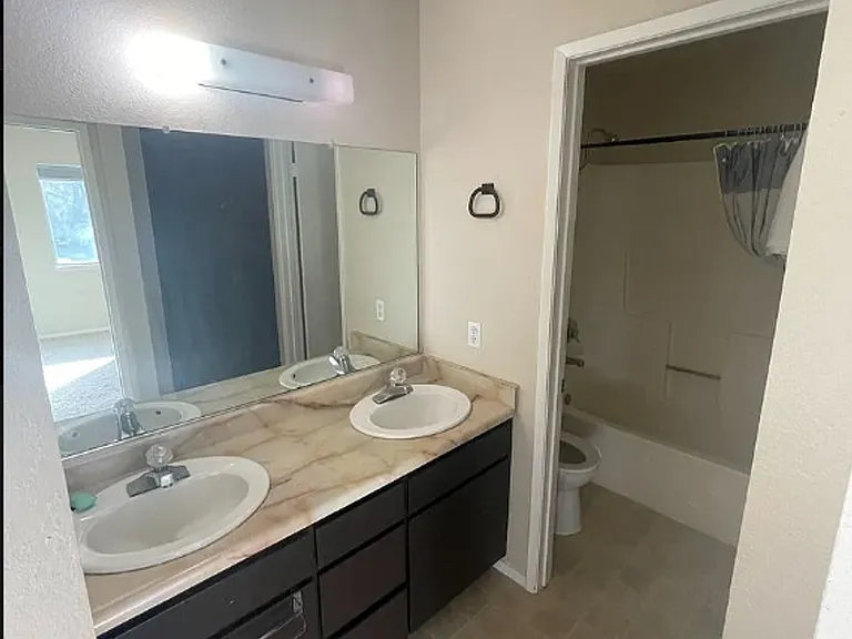 458 Nord Ave #12 — Photo 6