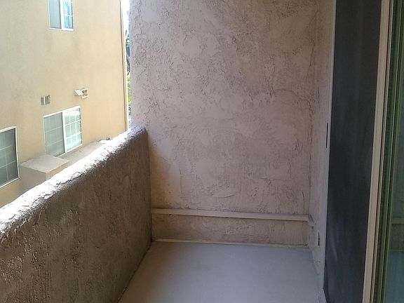 T10 expansive balcony