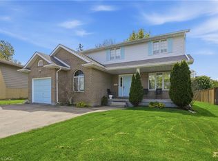 11 Greenbriar Ct, Welland, ON L3C 5T7