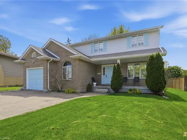 11 Greenbriar Ct, Welland, ON L3C 5T7