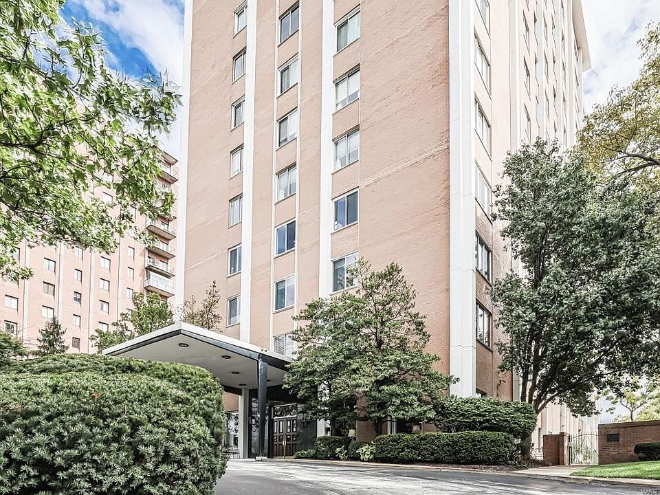2nd image of 900 S Hanley Rd APT 11E