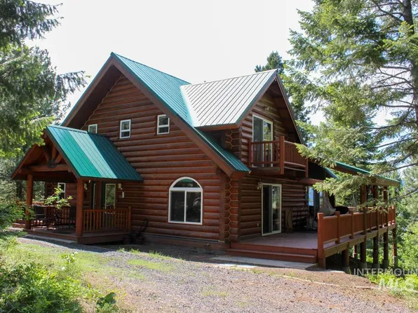 444 Hilltop Rd, Cascade, ID 83611