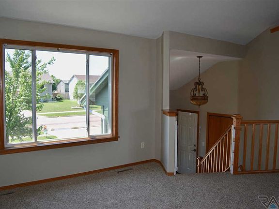 2nd image of 504 Honeysuckle Dr