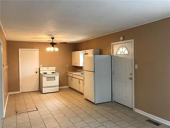 2nd image of 2513 S Race Ave