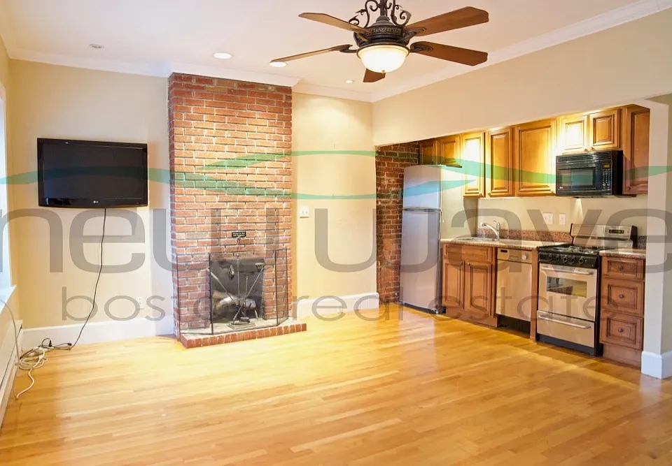 48 Hereford St #7
