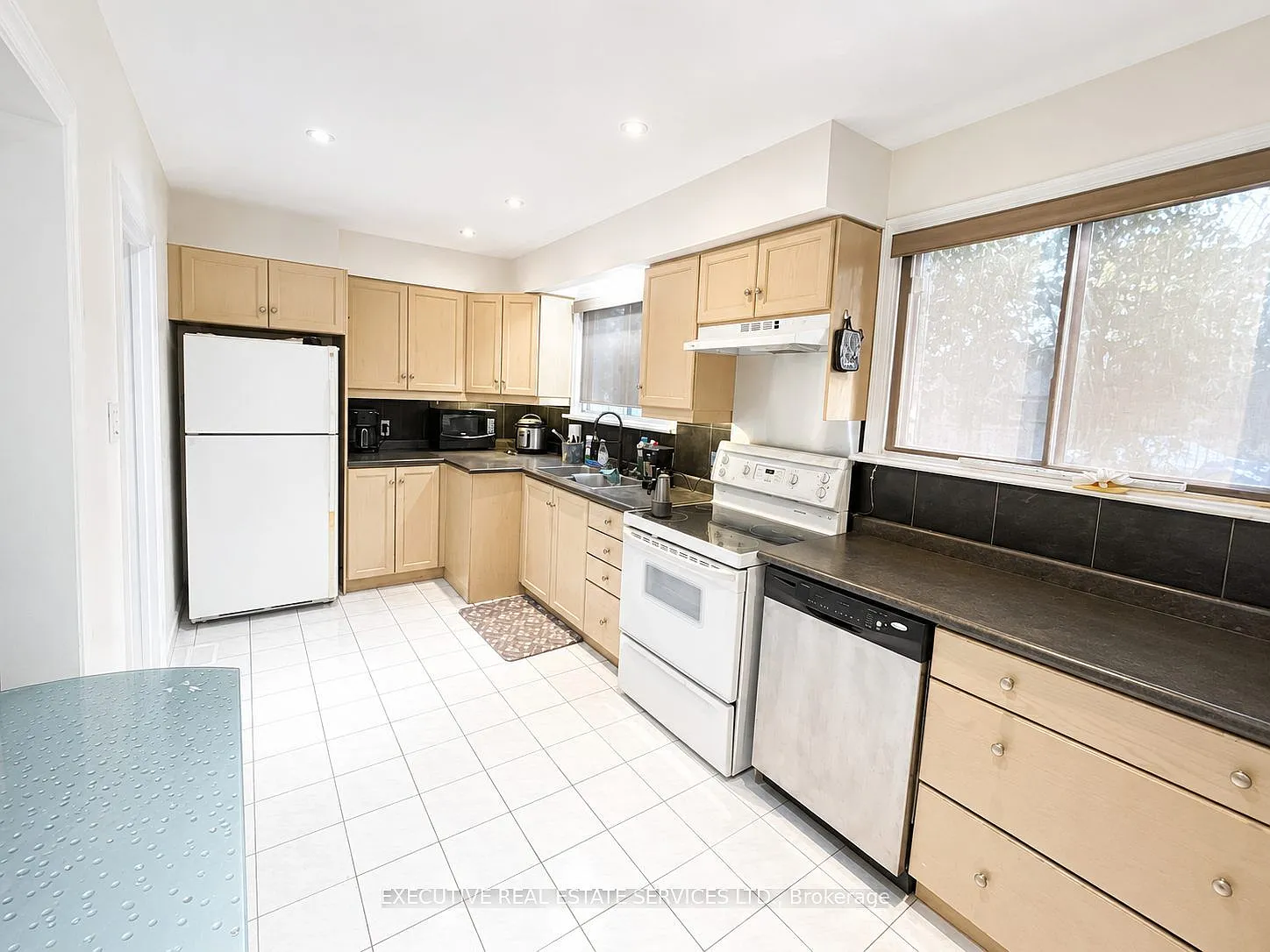 4 bed, $3,500 — Photo 4