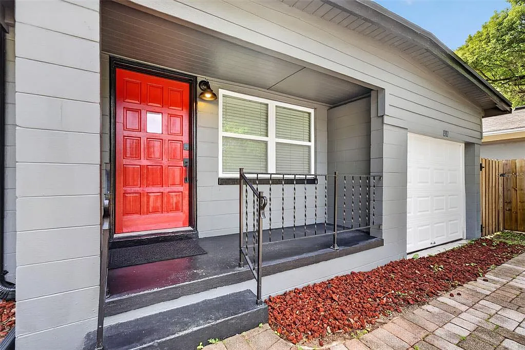 2 bed, 1.0 bath, 888 sqft, $2,150 — Photo 2