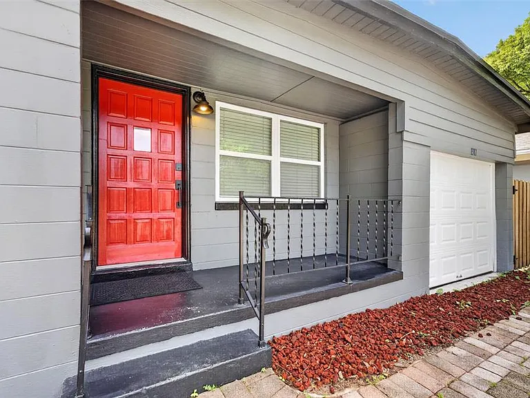 1317 Cloverlawn Ave — Photo 2