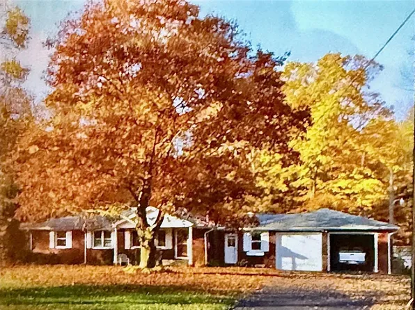 65 Glenn Rd, Grove City, PA 16127