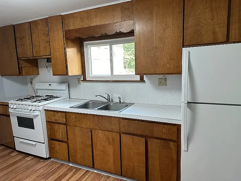 7 E Main St #1/2 — Photo 6