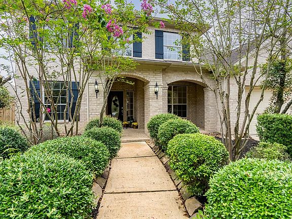 Grab a cool beverage and enjoy this covered front porch and wave to the neighbors as they pass by!