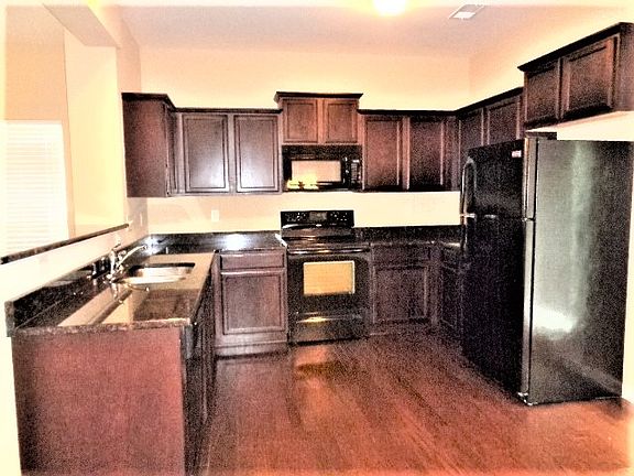 5th image of 605 Smoky Mountains Dr