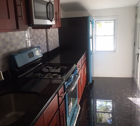 5th image of 118 155 St