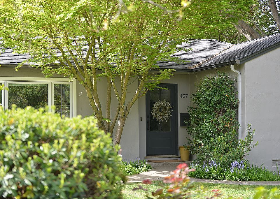 2nd image of 427 Oak Ct