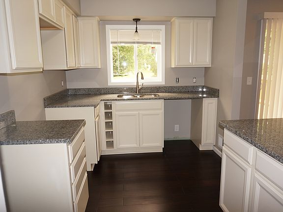 3rd image of 532 Arrowhead Dr