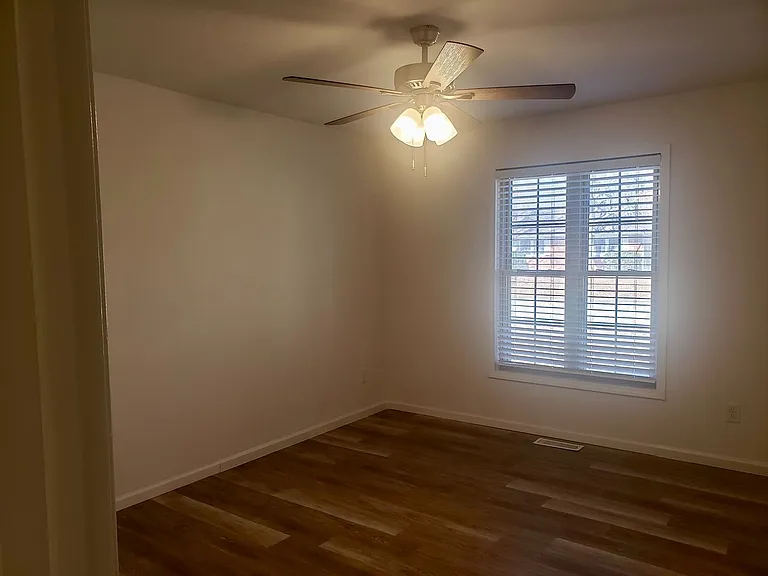 1424 E Hanover St — Photo 15