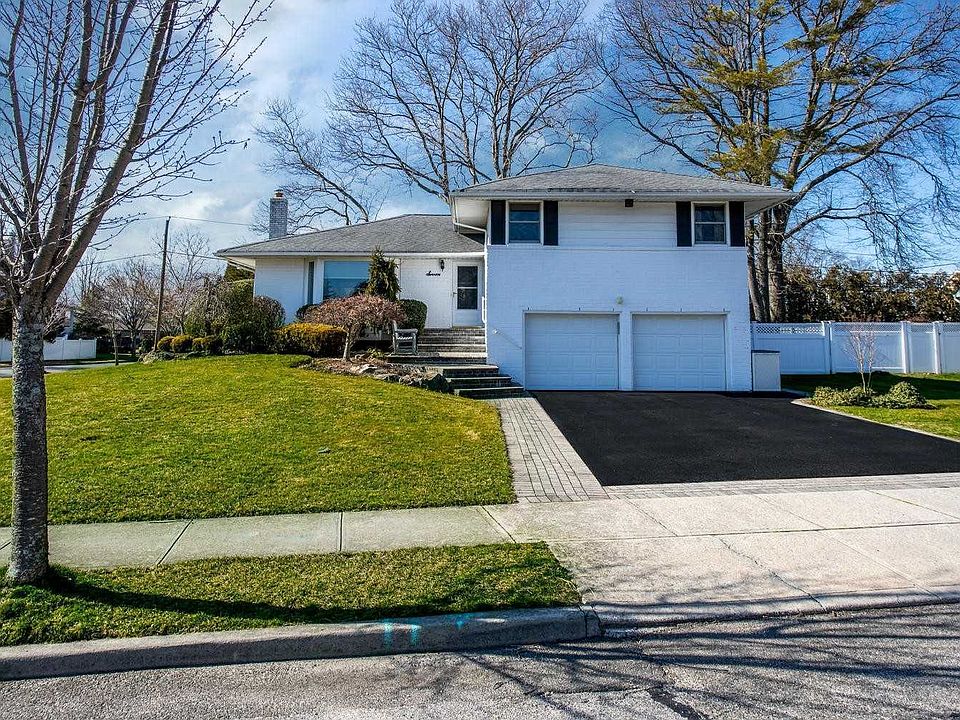 1st image of 7 Briar Ln