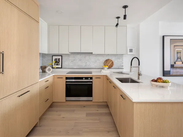 173 Mc Guiness Boulevard image 1 of 9