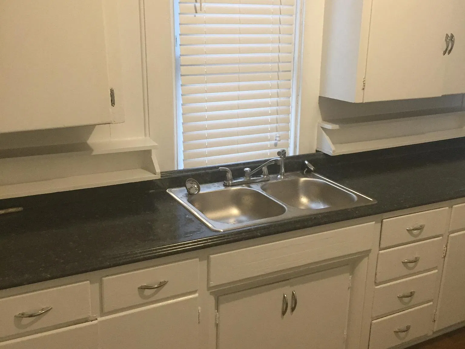 907 Blue Ave — Photo 2