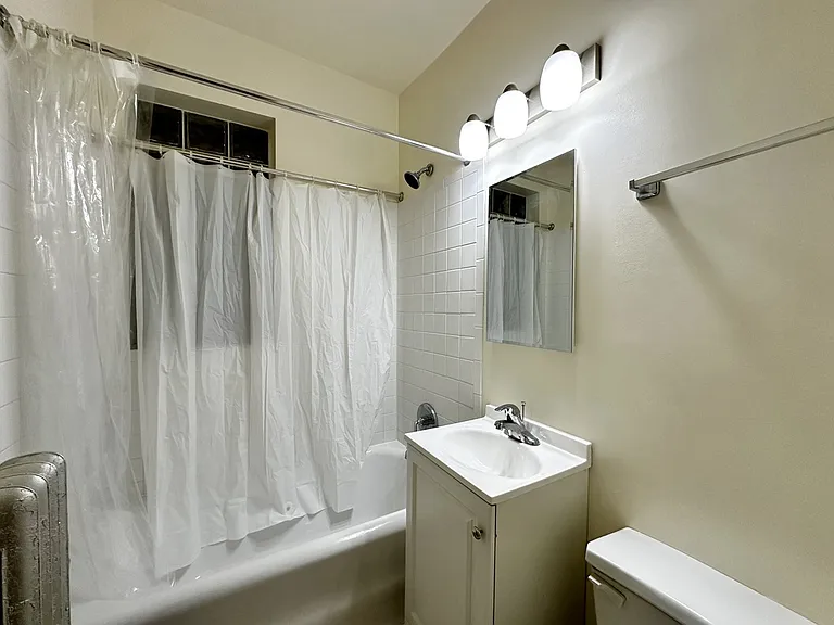 2633 W Ainslie St #3 — Photo 18