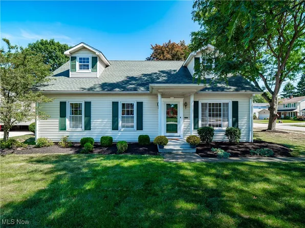 18926 E Shoreland Ave, Rocky River, OH 44116