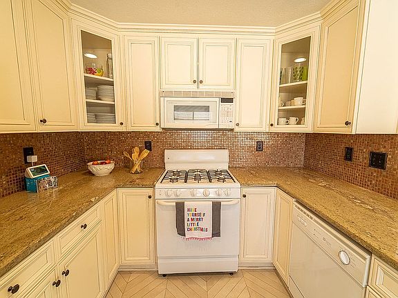 5th image of 2612 Avenida Del Vis #C204