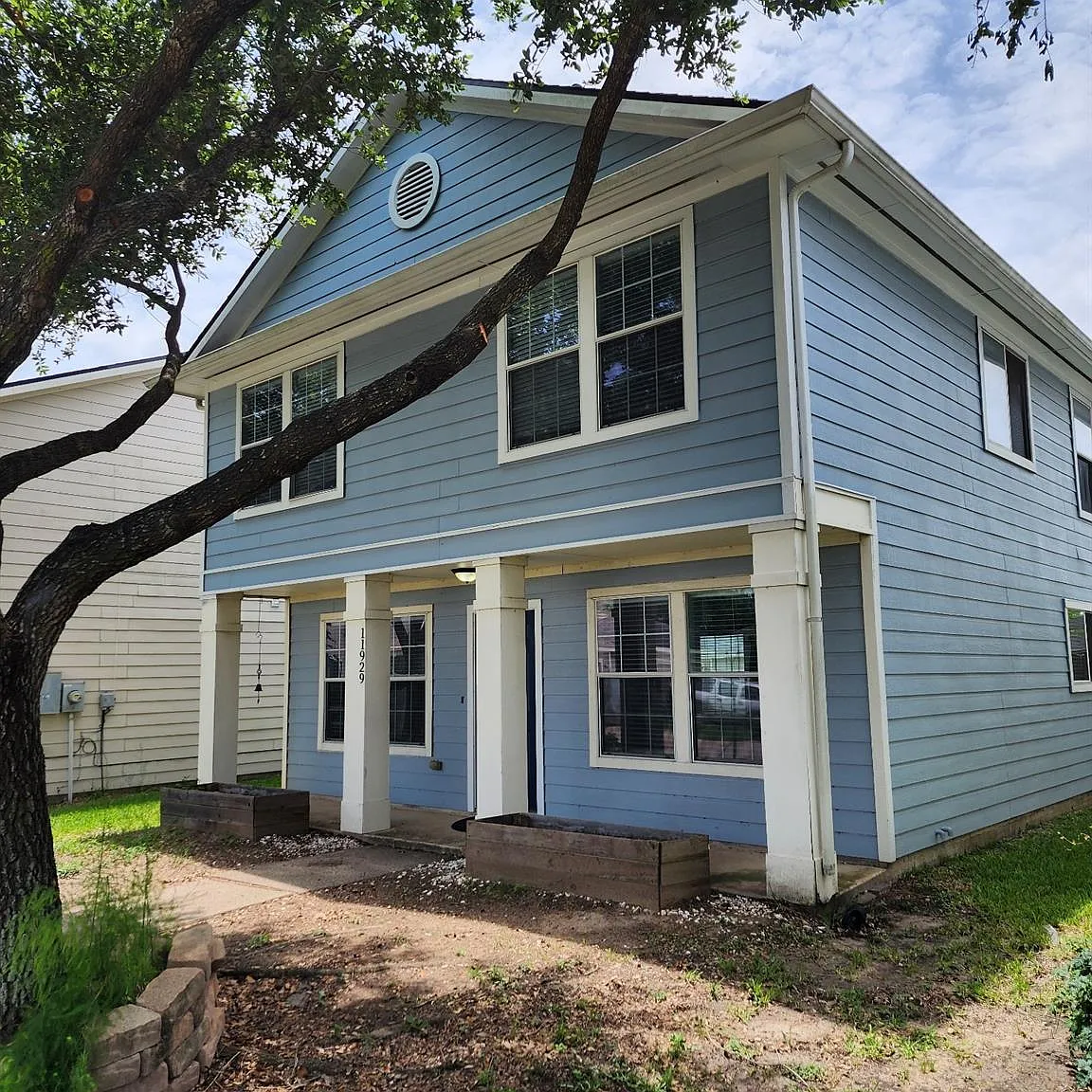 4 bed, 2.5 bath, 1820 sqft, $2,350 — Photo 1