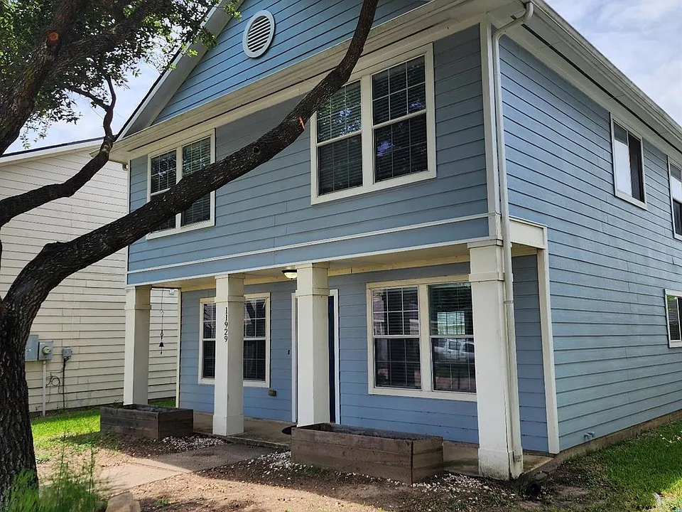 11929 Sanspereil Dr