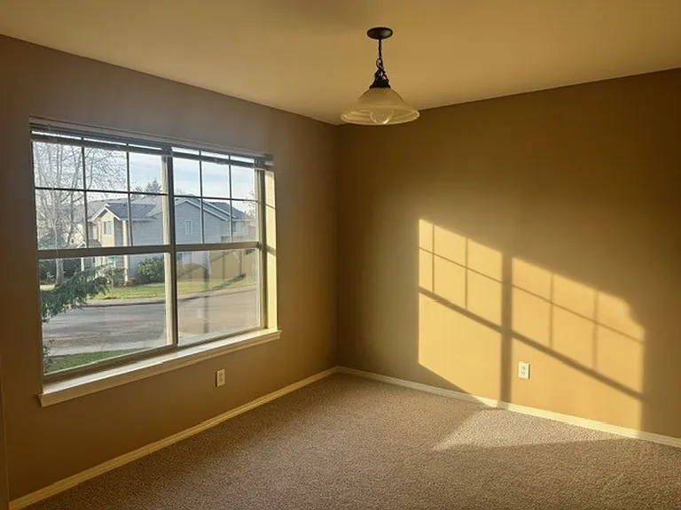 195-Santiam Village Apartments — Photo 13