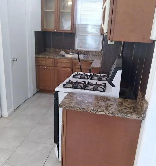 366 Howe Ave #2 — Photo 3