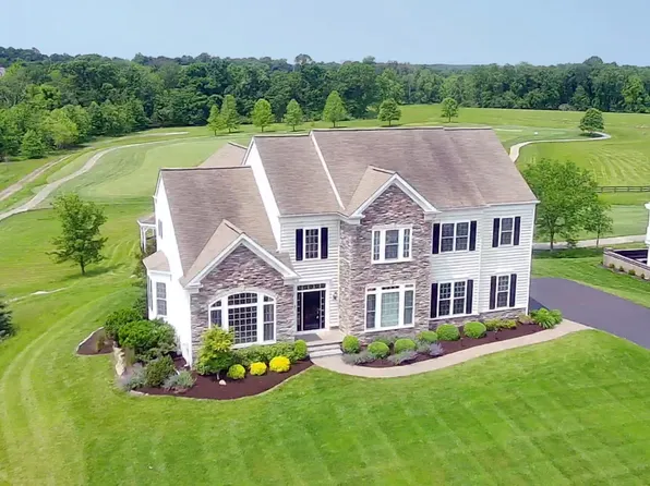 100 Bolero Dr, Downingtown, PA 19335