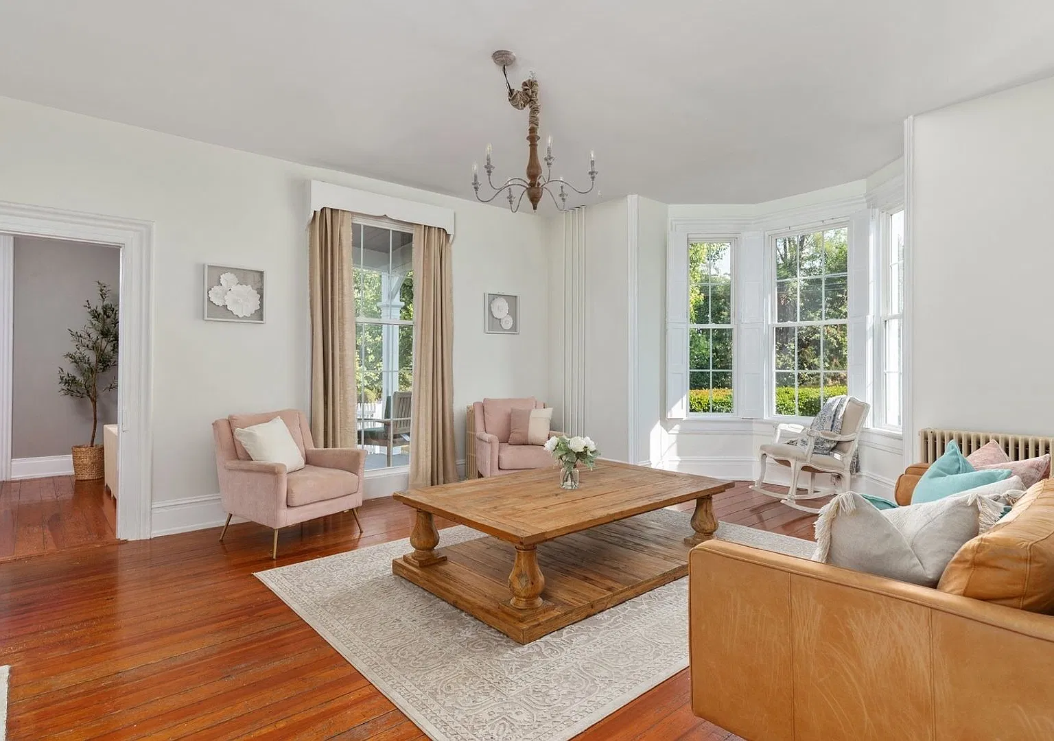 Spacious 4BR House in Middletown — Photo 1