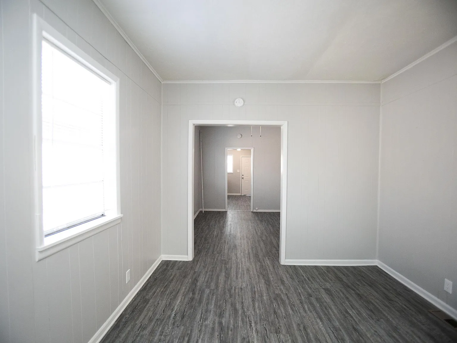 3 bed, 1.0 bath, 1100 sqft, $1,075 — Photo 2